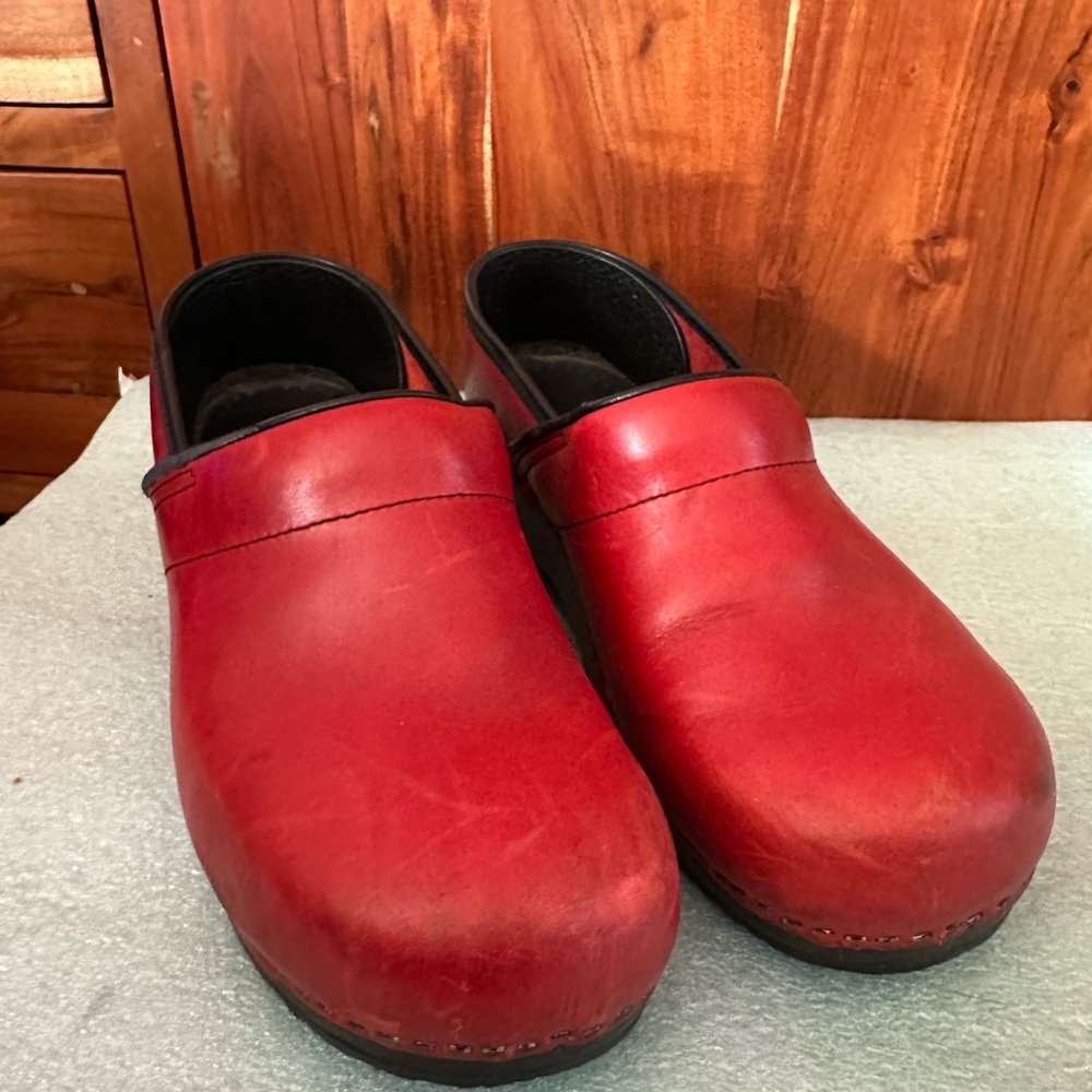 Dansko Red size 42 oil style